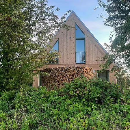 Architectural Longhouse Near Denmark's בית נופש *