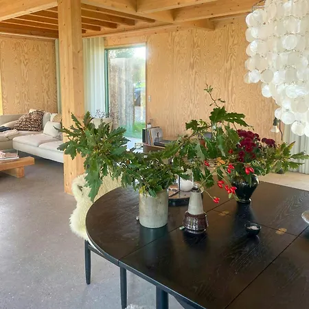 Architectural Longhouse Near Denmark's בית נופש *