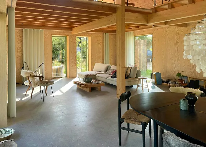 Architectural Longhouse Near Denmark's בית נופש גסה
